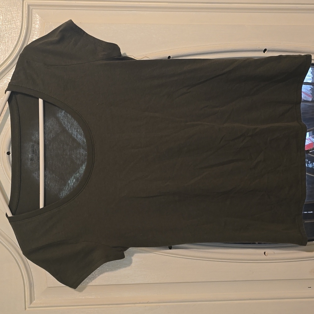 No Boundaries Shirt Womens Medium. Olive Green
